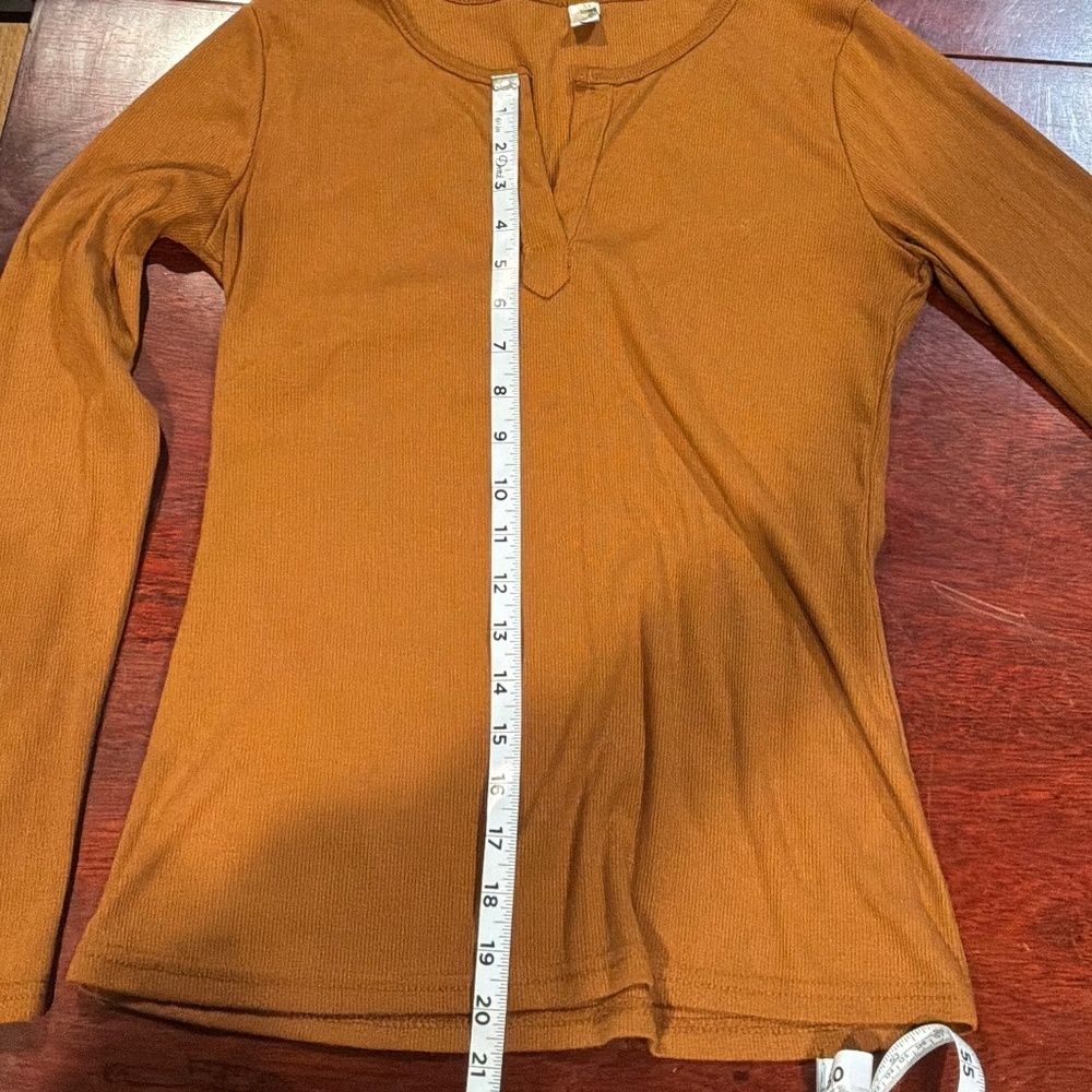 Long Sleeve Light Brown Women's Tee Shirt Size Medium - Picture 8 of 8